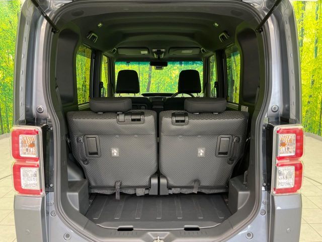 積み下ろしのしやすいデッキにはたっぷりと荷物を積み込んでいただけます。遊びから仕事まで、様々なシーンで頼れます♪