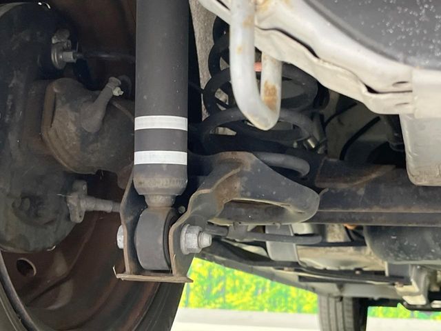 お車を安心してお乗りいただく為には、足回りの定期点検が欠かせません。サービスサポート（有償保証）では無料点検もご提供しており、安心のカーライフをお過ごしいただけるサポート体制が整っています。