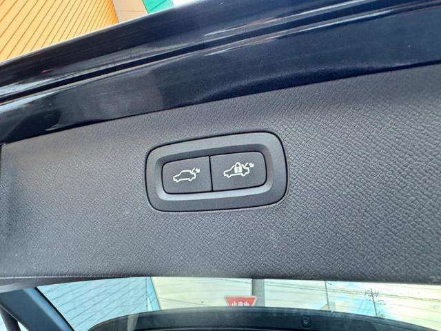 トランクからもボタン一つでの開閉が可能となっております。