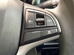 【アダプティブクルーズコントロール】高速道路での長距離走行が楽に！！自動で速度を保つクルーズコントロールが、衝突軽減システムと連携し、前方の車両を感知して車間を保つように速度調節してくれます！！