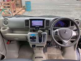 スッキリしており視界も良好な内装デザインです。