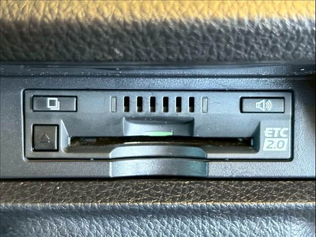【ビルトインETC】で高速道路もスムーズに乗り降り可能で、ご納車直後からの遠距離ドライブも可能です。