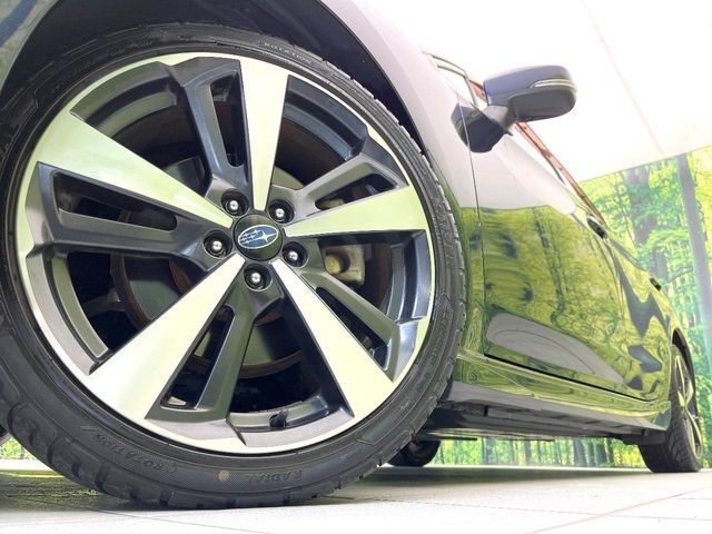 【純正18インチアルミホイール】外観にマッチした純正アルミホイールを装着しております。各種社外アルミホイールや、スタッドレスタイヤも取扱いしております。是非ご相談ください♪