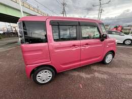 外装はお洒落なピンクメタリックになります♪