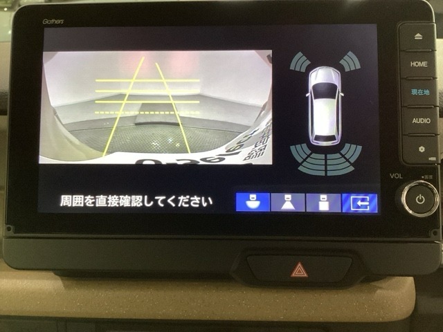 バックでの車庫入れも安心です！　リアカメラが付いているバックモニター付のナビを装備しております。バンパーについているソナーや、操作線もついており距離感も画面から確認できます。