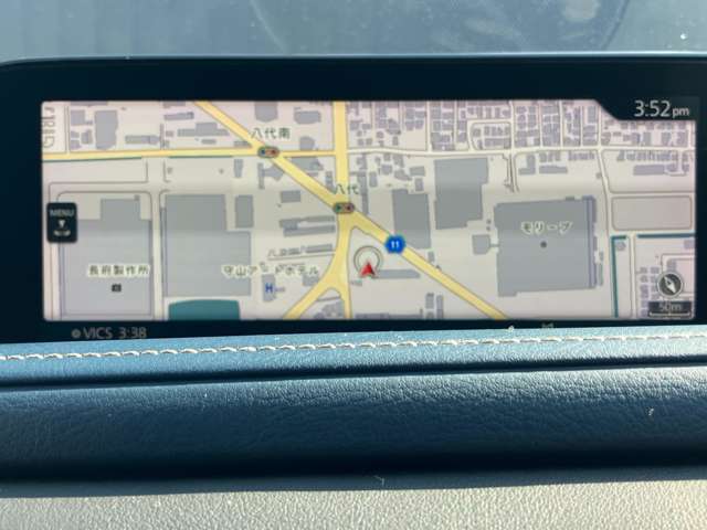 8.8インチにサイズUPした、マツダコネクト。センターコマンダーはタッチパッド型になっており、ナビ地図の縮小/拡大も簡単に行えます。
