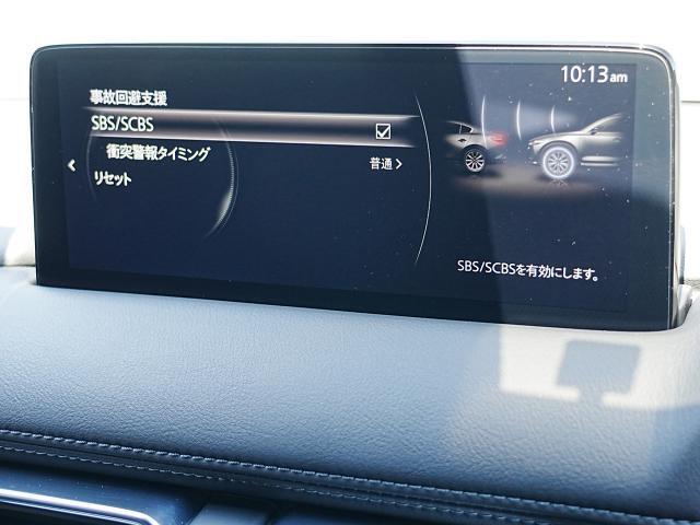 こちらのお車には先進安全装備が多数搭載されています。衝突被害を回避あるいは軽減するためのブレーキや、後方死角からの接近警報、車線逸脱を防止する警報装置など、詳しくはスタッフまでお尋ねください。