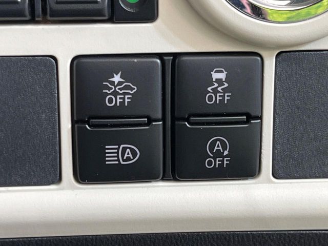 【スマートアシスト】走行中に前方の車両等を認識し、衝突しそうな時は警報とブレーキで衝突回避と被害軽減をアシスト。より安全にドライブをお楽しみいただけます。