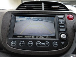 バックカメラの画像です。ガイドラインがスムースな車庫入れをサポートいたします！車庫入れの安心感がアップしますね☆