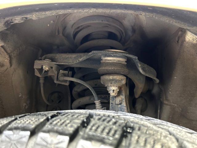 お車を安心してお乗りいただく為には、足回りの定期点検が欠かせません。サービスサポート（有償保証）では無料点検もご提供しており、安心のカーライフをお過ごしいただけるサポート体制が整っています。
