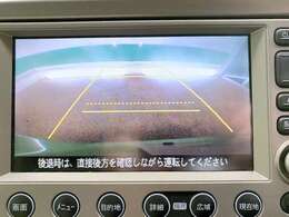 バックカメラがついて後方確認が簡単にできます！苦手としている車庫入れ等も安心して出来ますね！凄く需要の高い装備ですので、最初から付いていれば言う事なしですよね！？