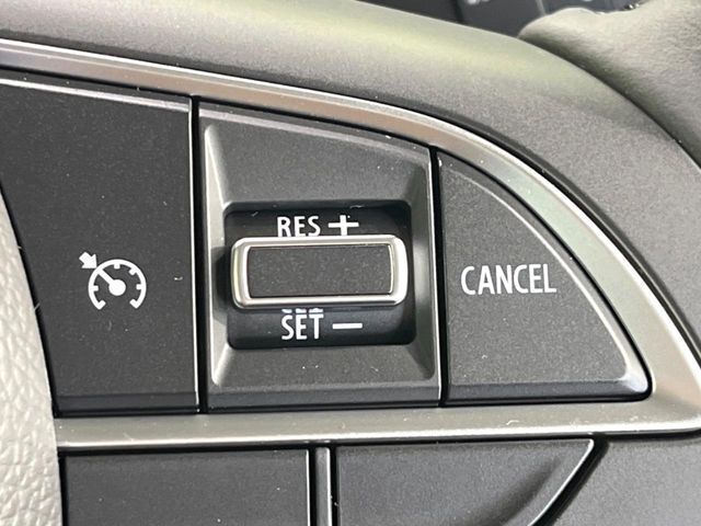 【クルーズコントロール】高速道路もラクラク走行。アクセルを離しても一定速度で走行ができ、長距離運転時の負担を軽減！加速・減速も簡単なスイッチ操作で調整できます。
