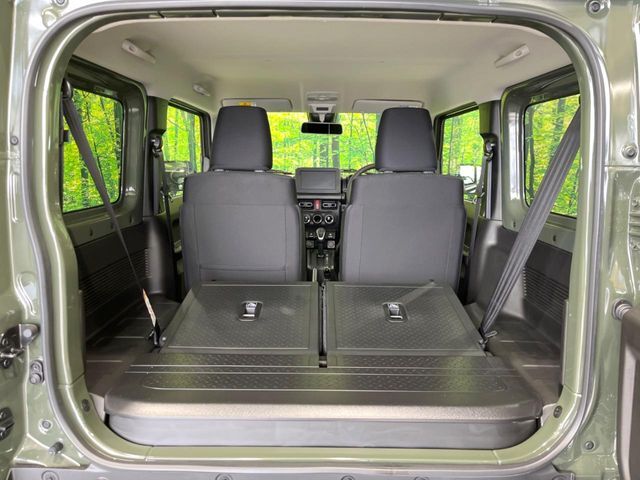 普段のお買い物や通勤、送迎等に十分な荷室スペースを確保しております。セカンドシートを倒すと、大きな荷物の積載も可能です♪