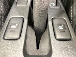 【シートヒーター】寒い日に重宝するシートヒーター！エアコンより早く温まってくれるので寒がりの人も安心ですね♪エアコンの温風は乾燥するから苦手、という方にもをおすすめです。