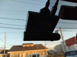 前後ドラレコ付きです。