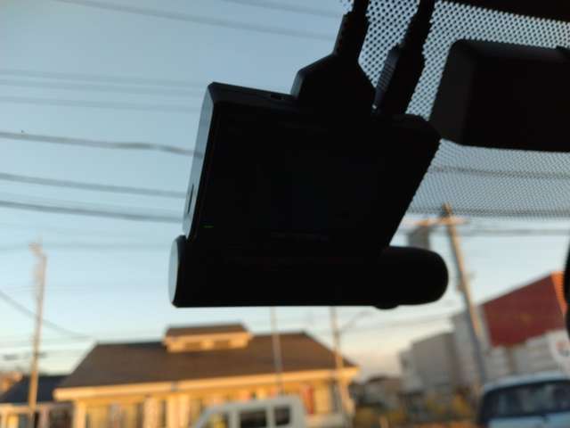 前後ドラレコ付きです。