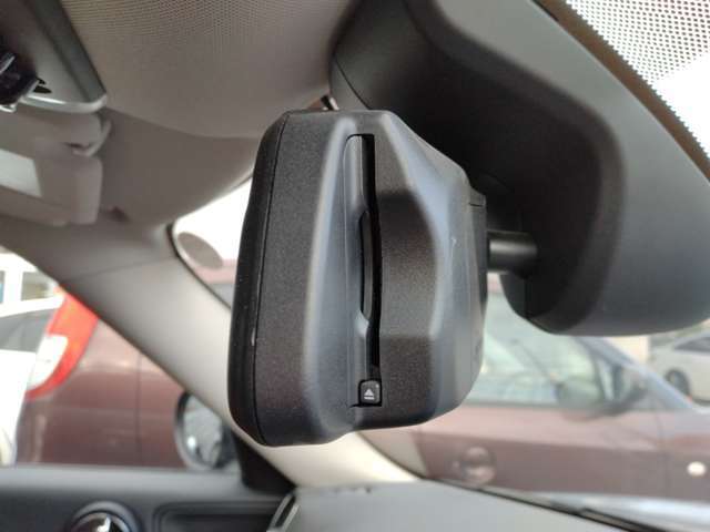 便利なミラー一体型ETCです。