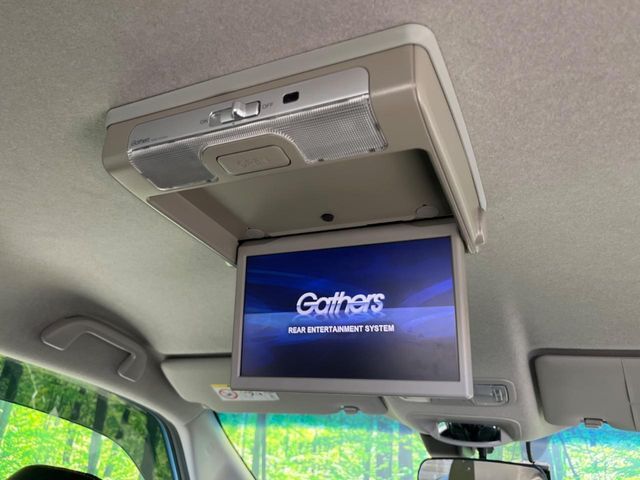 【フリップダウンモニター】大画面モニターで後席でもエンタメをお楽しみいただけます。小さなお子様にも大人気の装備です♪