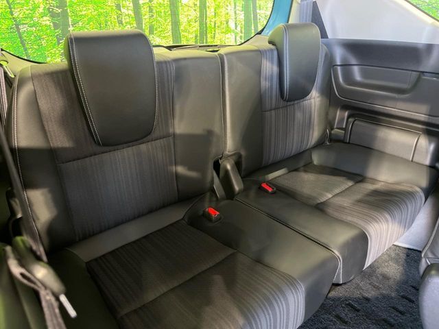 3列目シートはもちろん状態良好☆大人でもゆったりと座って頂けますので、大人数でのお出かけもラクラクです♪ご家族で、気の知れた仲間で、ドライブに行くのが楽しみですね♪