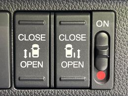 【両側パワースライドドア】スマートキーや運転席のスイッチで後席両側スライドドアの開閉が可能♪電動だから力を入れてドアを開ける必要が無く、小さなお子様でも簡単に開け閉めでき快適です♪