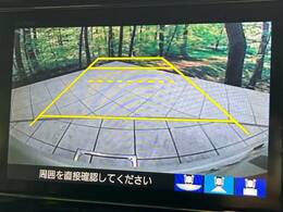 【バックカメラ】駐車時に後方がリアルタイム映像で確認できます。大型商業施設や立体駐車場での駐車時や、夜間のバック時に大活躍！運転スキルに関わらず、今や必須となった装備のひとつです！