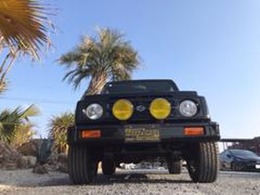 貴重な実走行・修復歴無しの良質車です！バンパーやオーバーフェンダーなど、兄貴車であるJB系シエラの物をチョイス！憎いほどお似合いです！！