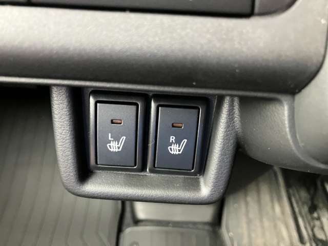 ★冬にうれしいシートヒーター★お尻がぽかぽか！エアコンが利く前に乗り込むことが多いドライバーの身体を素早く暖めてくれます！