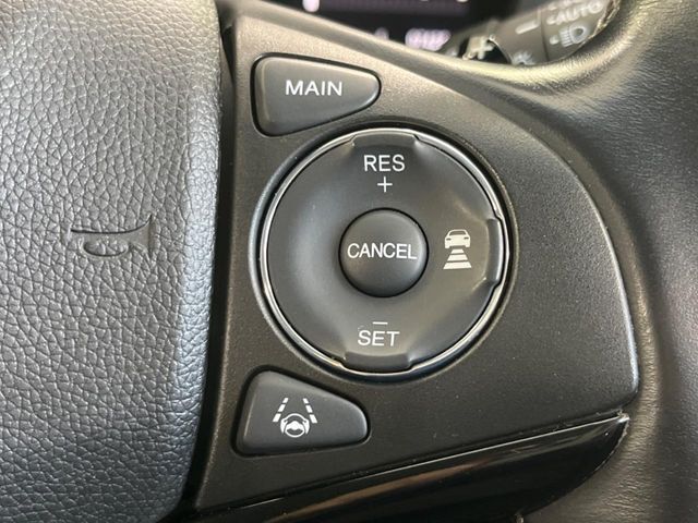【アダプティブクルーズコントロール】高速道路での長距離走行が楽に！！自動で速度を保つクルーズコントロールが、衝突軽減システムと連携し、前方の車両を感知して車間を保つように速度調節してくれます！！