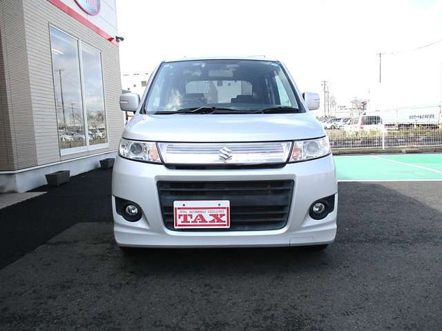 軽自動車、コンパクトカー、1BOX、セダン、ミニバン、商用車まで展示台数　☆約100台！☆　お買得車多数展示しております！お気に入りの一台を見つけて下さいね！！