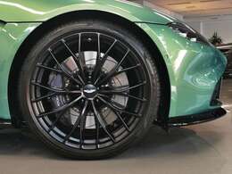 【21inch Satin Black wheel】498,000<span class=