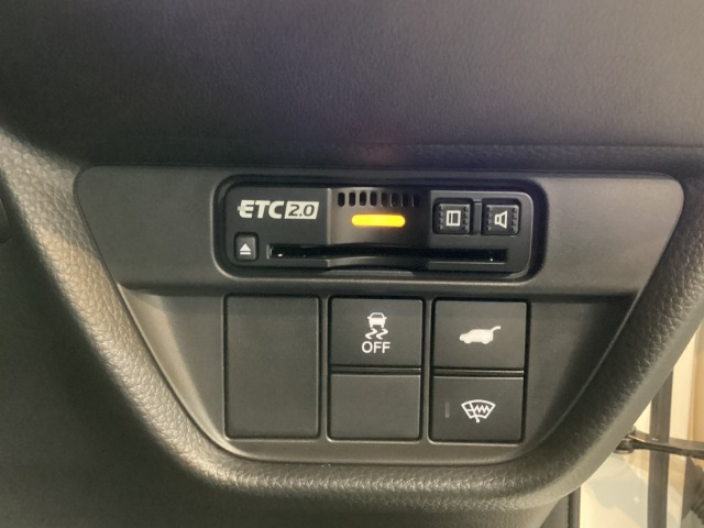 指定工場併設で末永く品質を保ちます。12ヶ月点検や車検はもちろんのこと、国家資格整備士によるお車のアドバイスも致します。