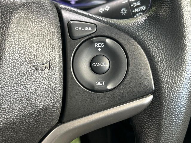 【クルーズコントロール】高速道路もラクラク走行。アクセルを離しても一定速度で走行ができ、長距離運転時の負担を軽減！加速・減速も簡単なスイッチ操作で調整できます。