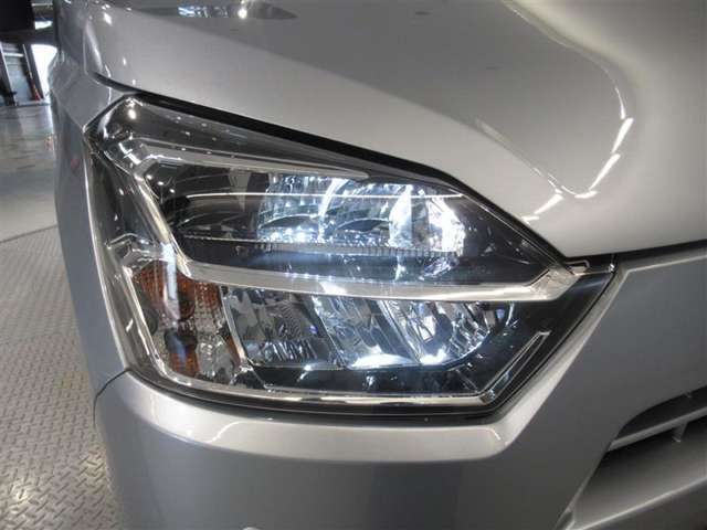 ご覧の車両以外にも多数のU-CARを展示販売しております。
