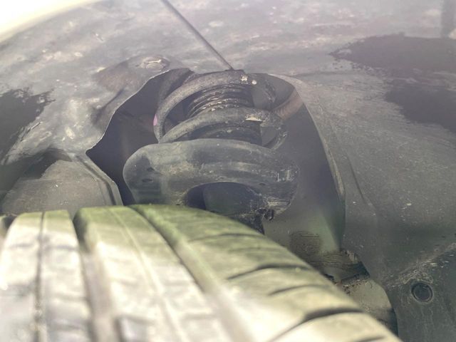 お車を安心してお乗りいただく為には、足回りの定期点検が欠かせません。サービスサポート（有償保証）では無料点検もご提供しており、安心のカーライフをお過ごしいただけるサポート体制が整っています。