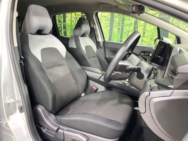運転席シート廻りは使用感も少なく、良好な状態となっています。丁寧に使われていたことがよくわかりますね。