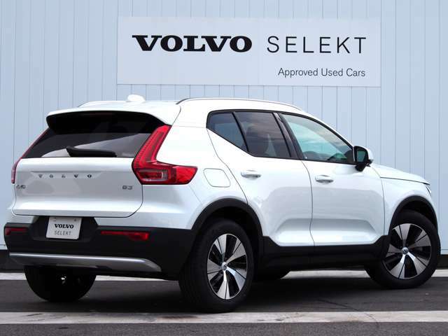 都市を駆け巡る本物のSUVとして、XC40は開発されました。スカンジナビアの独創性と都会的な雰囲気を身にまとった、都市で生活するあなたのために作られた一台です。