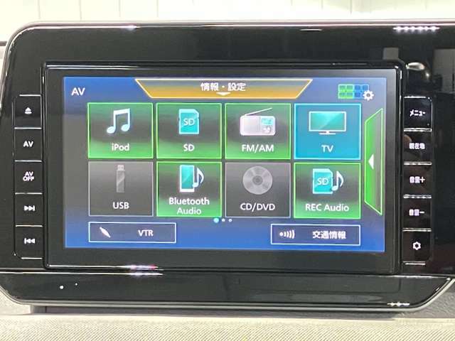 日産純正メモリーナビ（MJ323D-W）です。クリアな画質を楽しんでいただけるフルセグ地デジTVなど、書ききれないほどの機能が満載です。