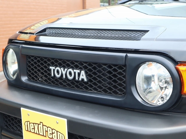 TOYOTAオーナメントグリルが特徴的なFJクルーザー♪