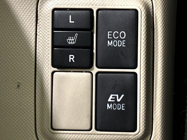【シートヒーター】寒い日に重宝するシートヒーター！エアコンより早く温まってくれるので寒がりの人も安心ですね♪エアコンの温風は乾燥するから苦手、という方にもをおすすめです。