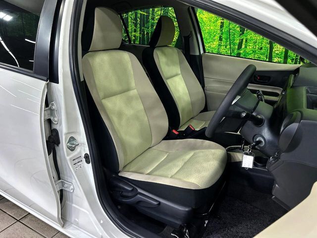 運転席シート廻りは使用感も少なく、良好な状態となっています。丁寧に使われていたことがよくわかりますね。