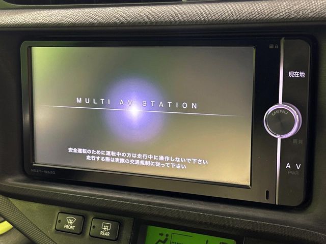 【純正ナビ】人気の純正ナビを装備しております。ナビの使いやすさはもちろん、オーディオ機能も充実！キャンプや旅行はもちろん、通勤や買い物など普段のドライブも楽しくなるはず♪