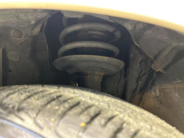 お車を安心してお乗りいただく為には、足回りの定期点検が欠かせません。サービスサポート（有償保証）では無料点検もご提供しており、安心のカーライフをお過ごしいただけるサポート体制が整っています。