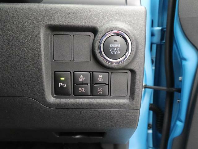プッシュボタンスタート：カギをしまったままでもブレーキを踏んでボタンを押せばエンジンスタート。お車をスマートに発進させられます。