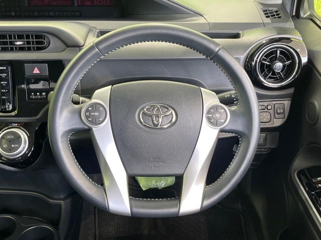 インテリアに合わせたデザインのステアリングは、運転される方のことも考え、運転しやすい形状、大きさです。是非一度、実際に触ってお確かめください。