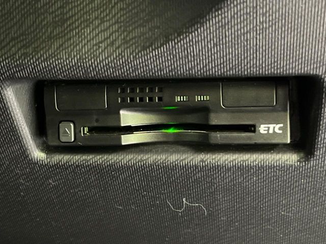 【ETC】高速道路の料金所をストレスなく通過！話題のスポットやサービスエリアに多い「スマートIC」利用時は必須のアイテムです。当店でセットアップを実施、ご納車当日からすぐにご利用いただけます！