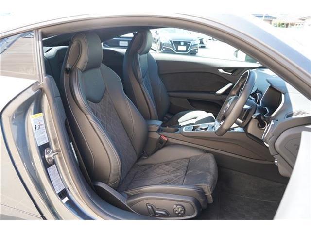 運転席にはメーカーオプションのコンフォートパッケージのシートヒーター装備☆パワーシートも装備で快適なドライブをサポートしてくれます☆