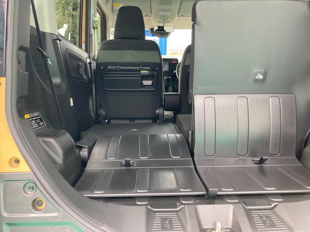 【ラゲッジルーム】3人＋少し大きい荷物の場合。5：5分割するので使い勝手も◎