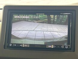 【バックカメラ】駐車時に後方がリアルタイム映像で確認できます。大型商業施設や立体駐車場での駐車時や、夜間のバック時に大活躍！運転スキルに関わらず、今や必須となった装備のひとつです！