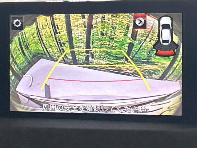 【バックカメラ】駐車時に後方がリアルタイム映像で確認できます。大型商業施設や立体駐車場での駐車時や、夜間のバック時に大活躍！運転スキルに関わらず、今や必須となった装備のひとつです！