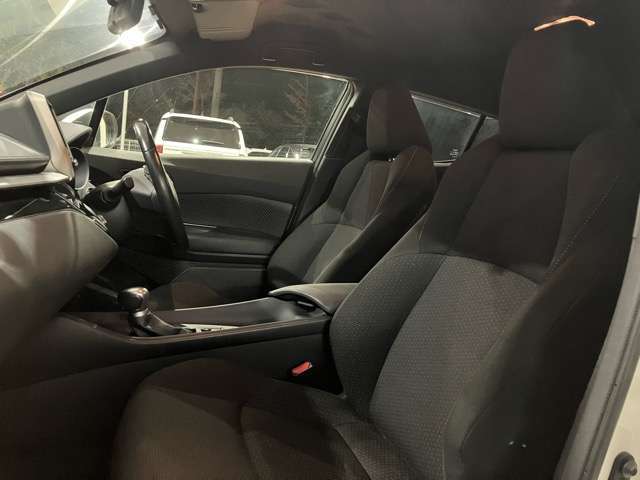 【納車前点検整備】　　当店は納車前法定点検（12ヶ月点検整備または24ヶ月点検整備）を全車に実施しております。第三者である他整備業者様に当社の車をひいきめなしに点検して頂いております♪